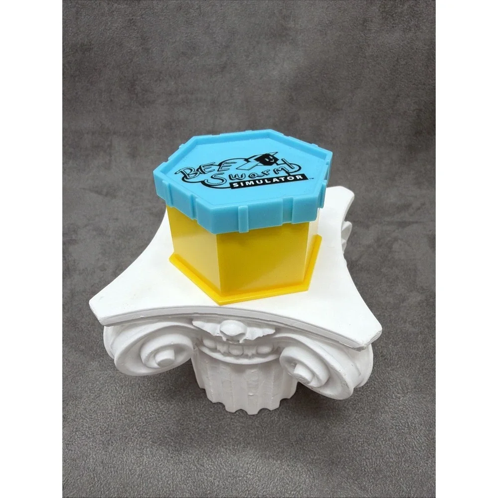 Bee Swarm Simulator Mini Series 1 Honey Bee Figure & Comb